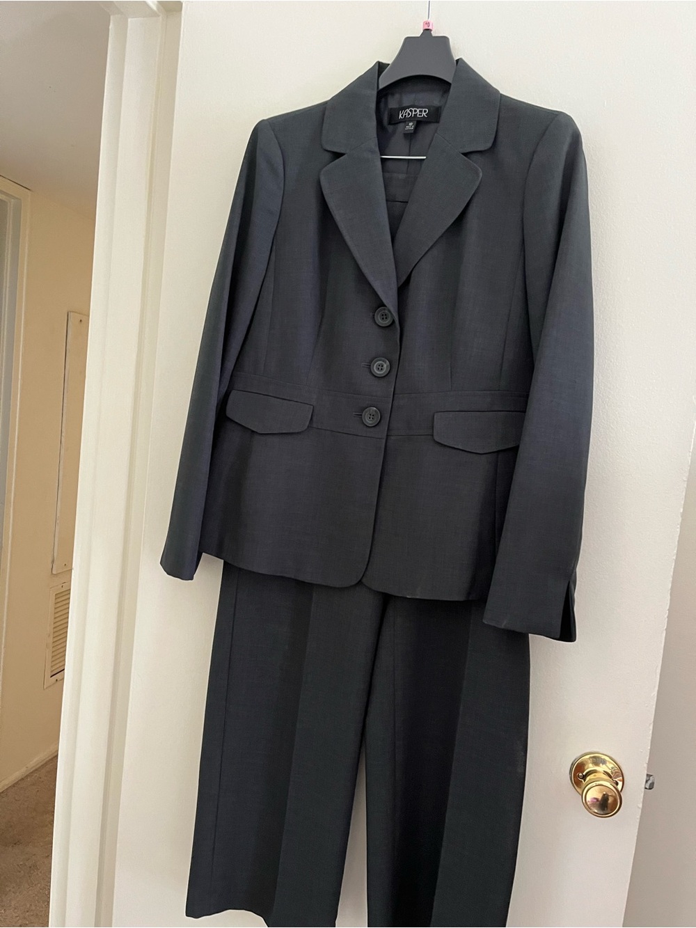Kasper Professional Women's Two-Piece Blazer and Trouser Suit -Size 10